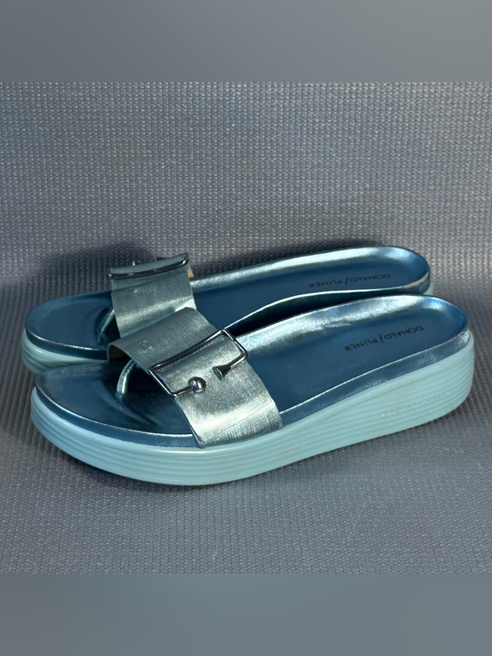 Donald J. Pliner Fara Blue Metallic Slide Sandals Size 11